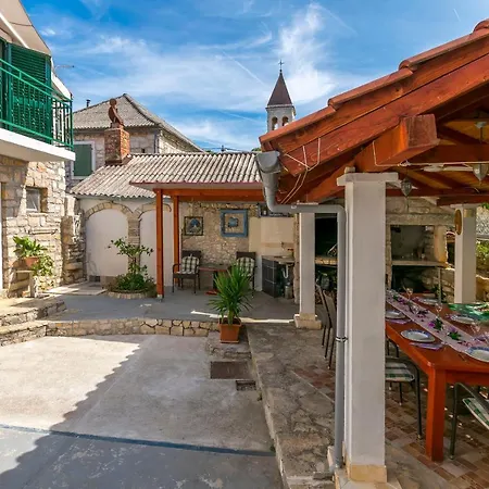 House Ante * Grohote