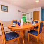 بيت للعطل House Ante Grohote
