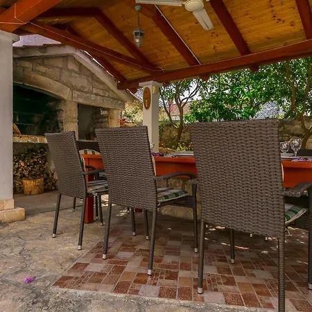 بيت للعطل House Ante