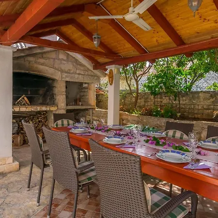 House Ante * Grohote