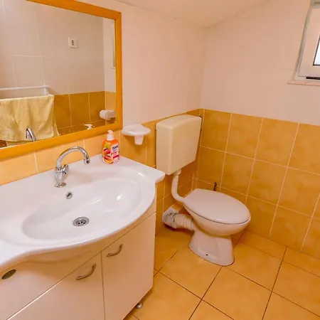 House Ante * Grohote